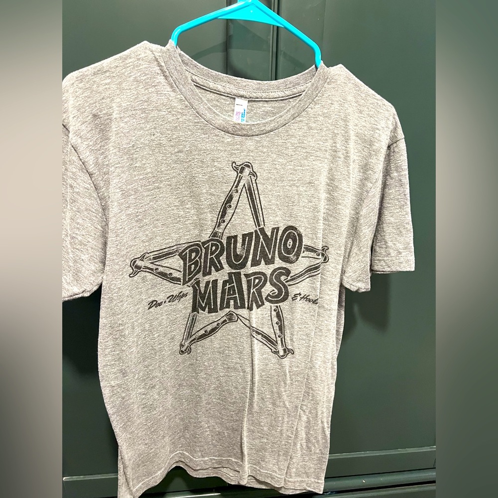 NWOT-Super soft size-M T-shirt